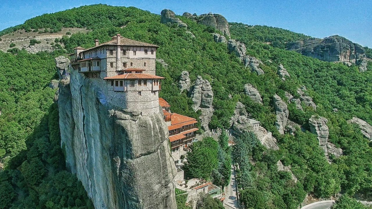 5 Days Northern Greece with Meteora, Delphi, Vergina, Pella and Thessaloniki from Athens