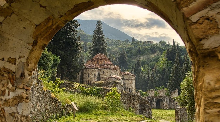 Discover Peloponnese medieval side!