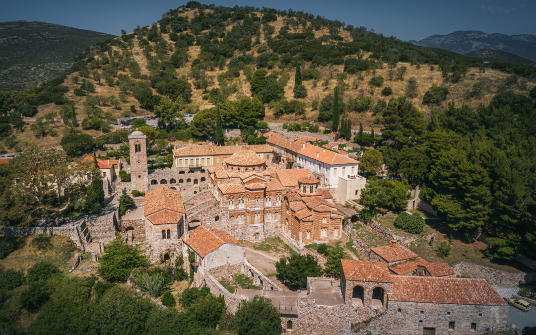 Private Tour of Hosios Loukas, Delphi & Arachova from Athens
